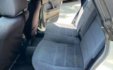 Subaru-legacy-wagon-1993-white-5