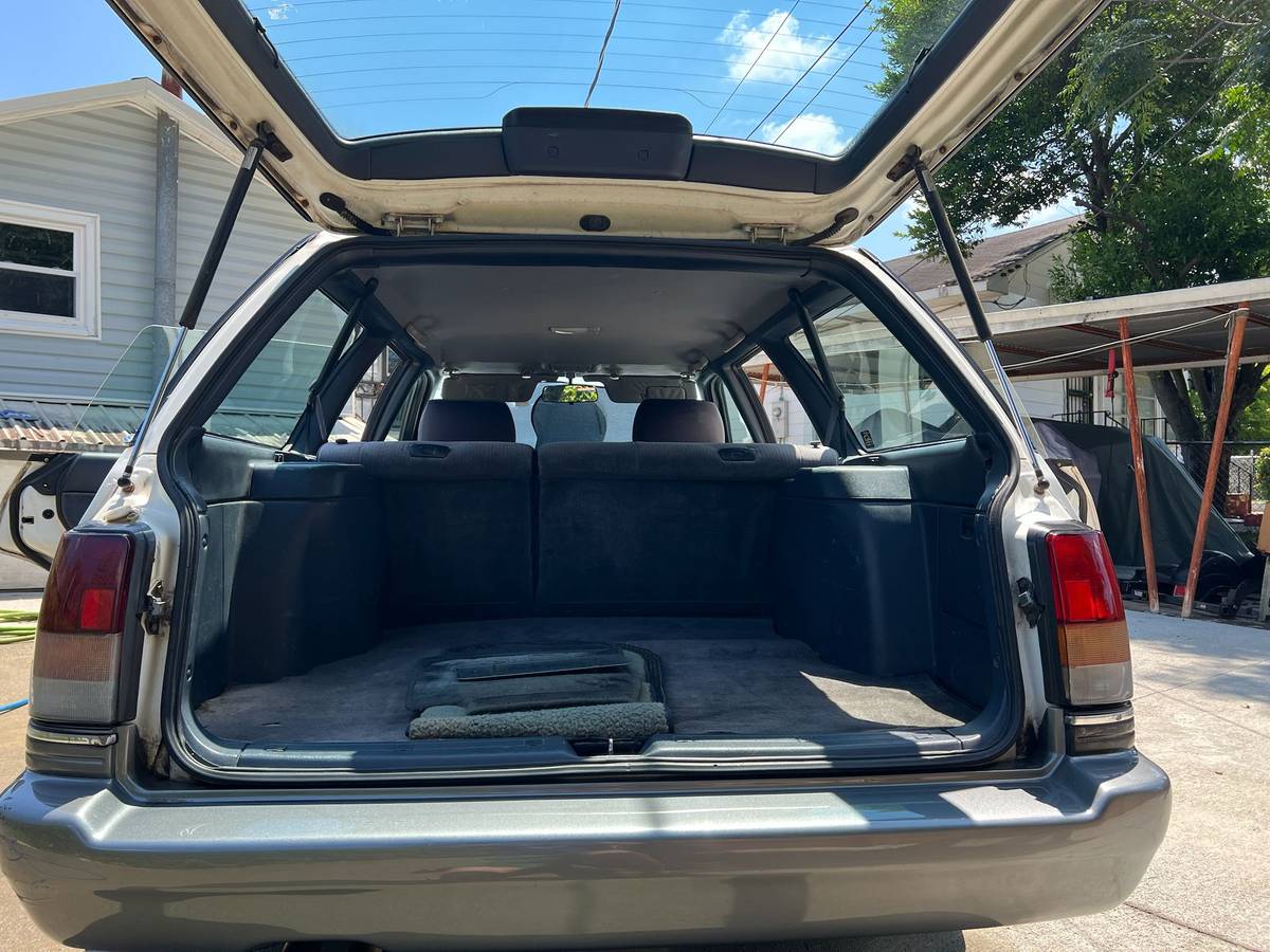 Subaru-legacy-wagon-1993-white-6