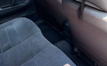 Subaru-legacy-wagon-1993-white-9