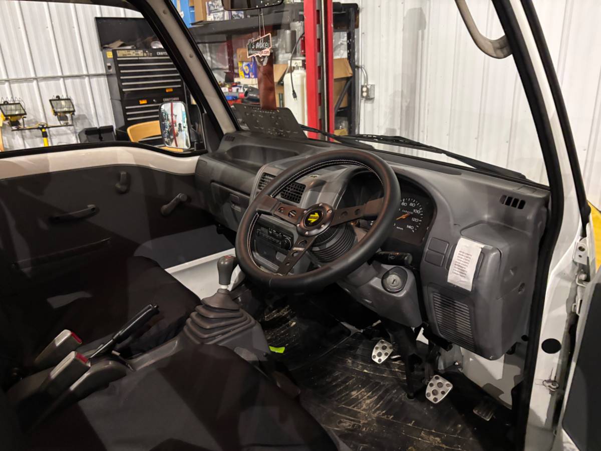 Subaru-sambar-1993-white-5