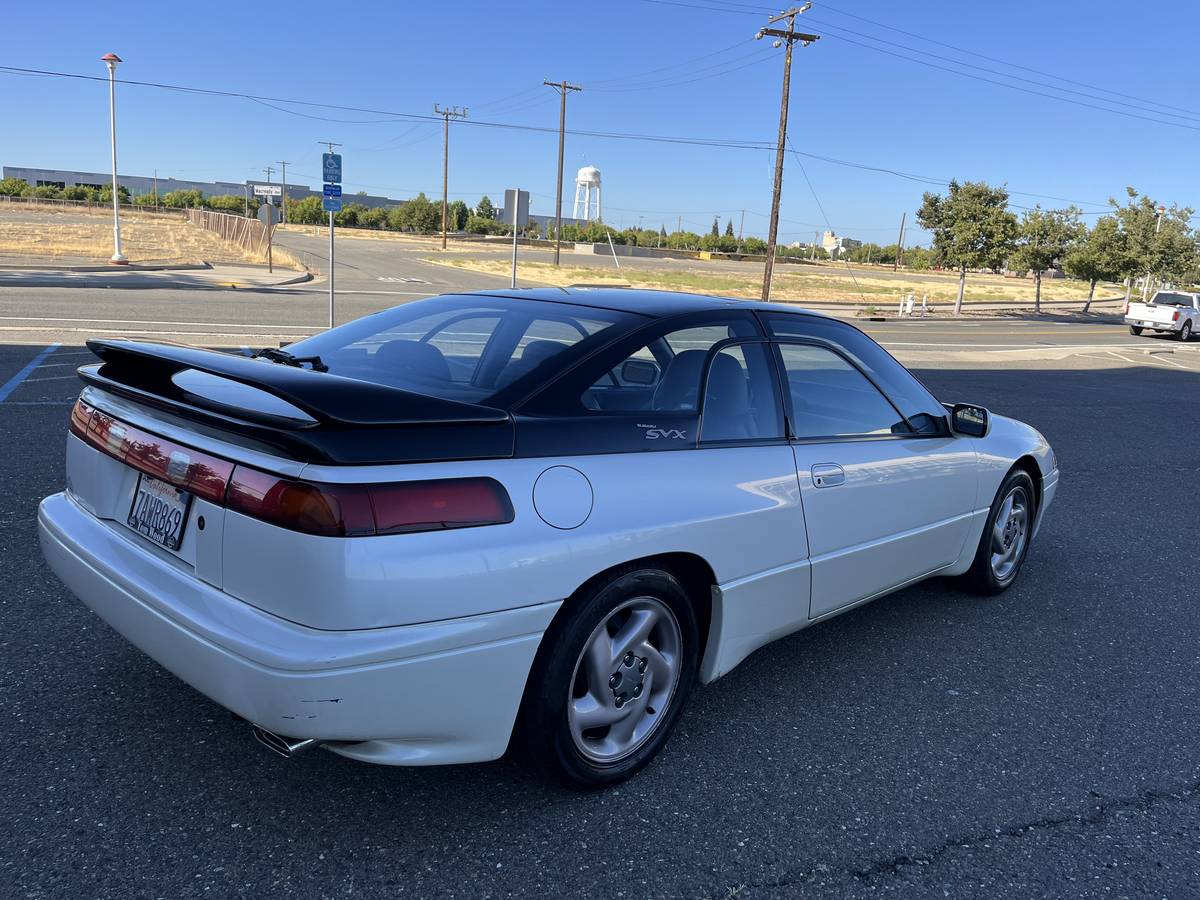 Subaru-svx-1992-4