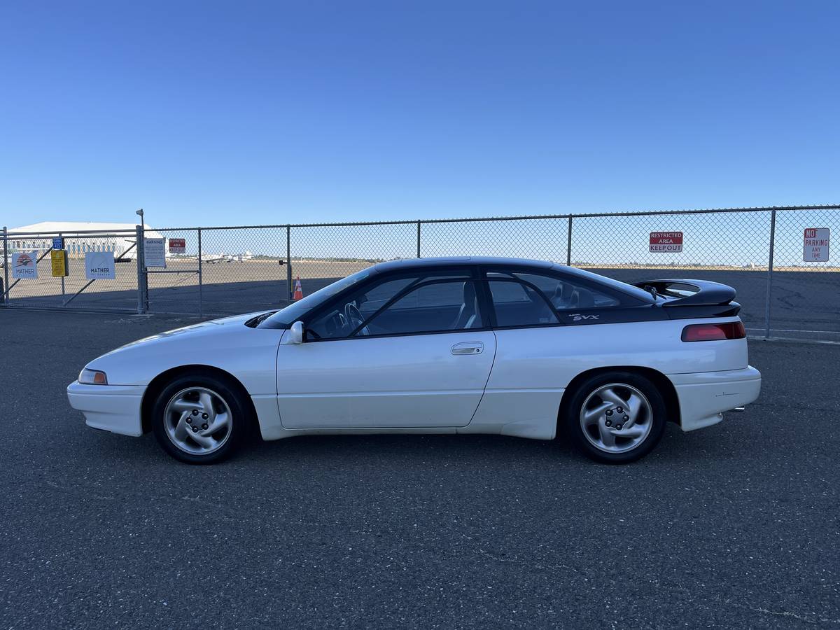 Subaru-svx-1992-8