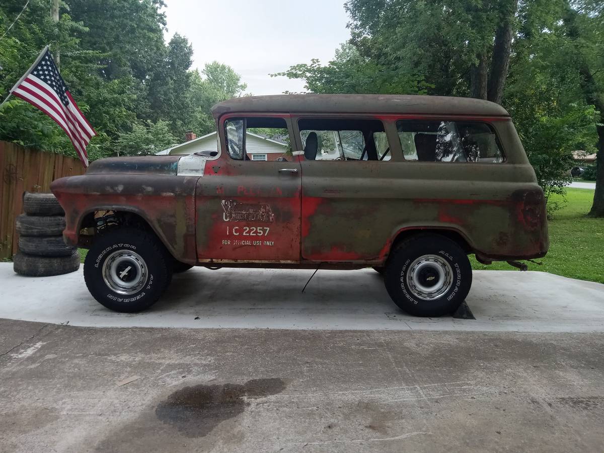 Suburban-cary-all-1955-1