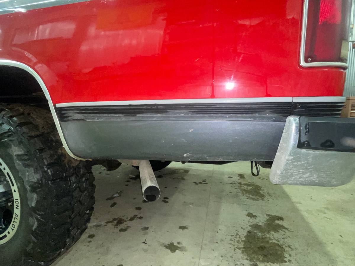 Suburban-v1500-1989-red-2