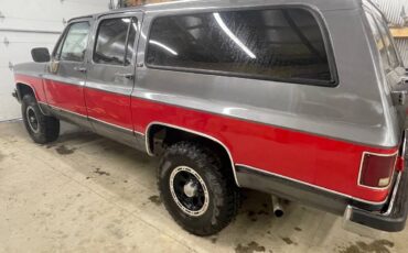 Suburban-v1500-1989-red