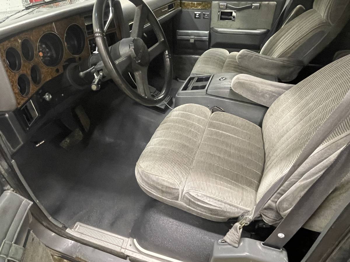 Suburban-v1500-1989-red-5