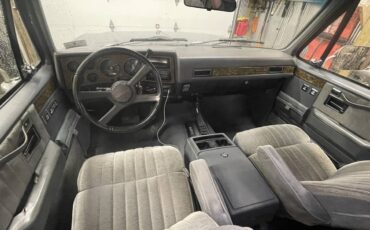 Suburban-v1500-1989-red-6