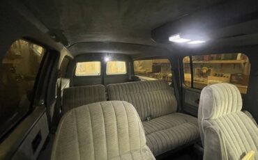 Suburban-v1500-1989-red-8
