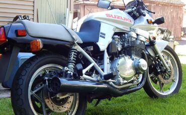 Suzuki-GSX-Katana-1982-1