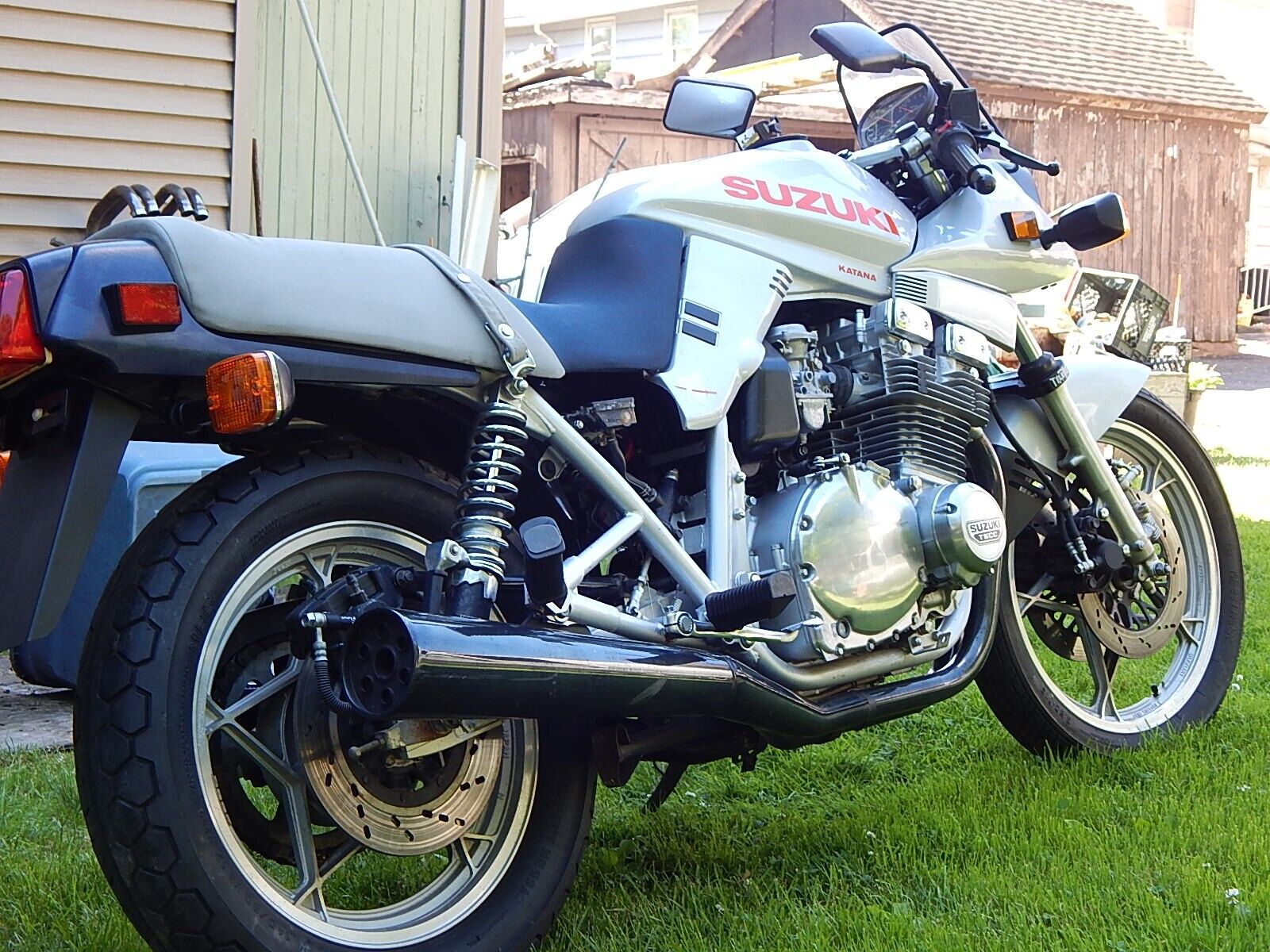 Suzuki-GSX-Katana-1982-1