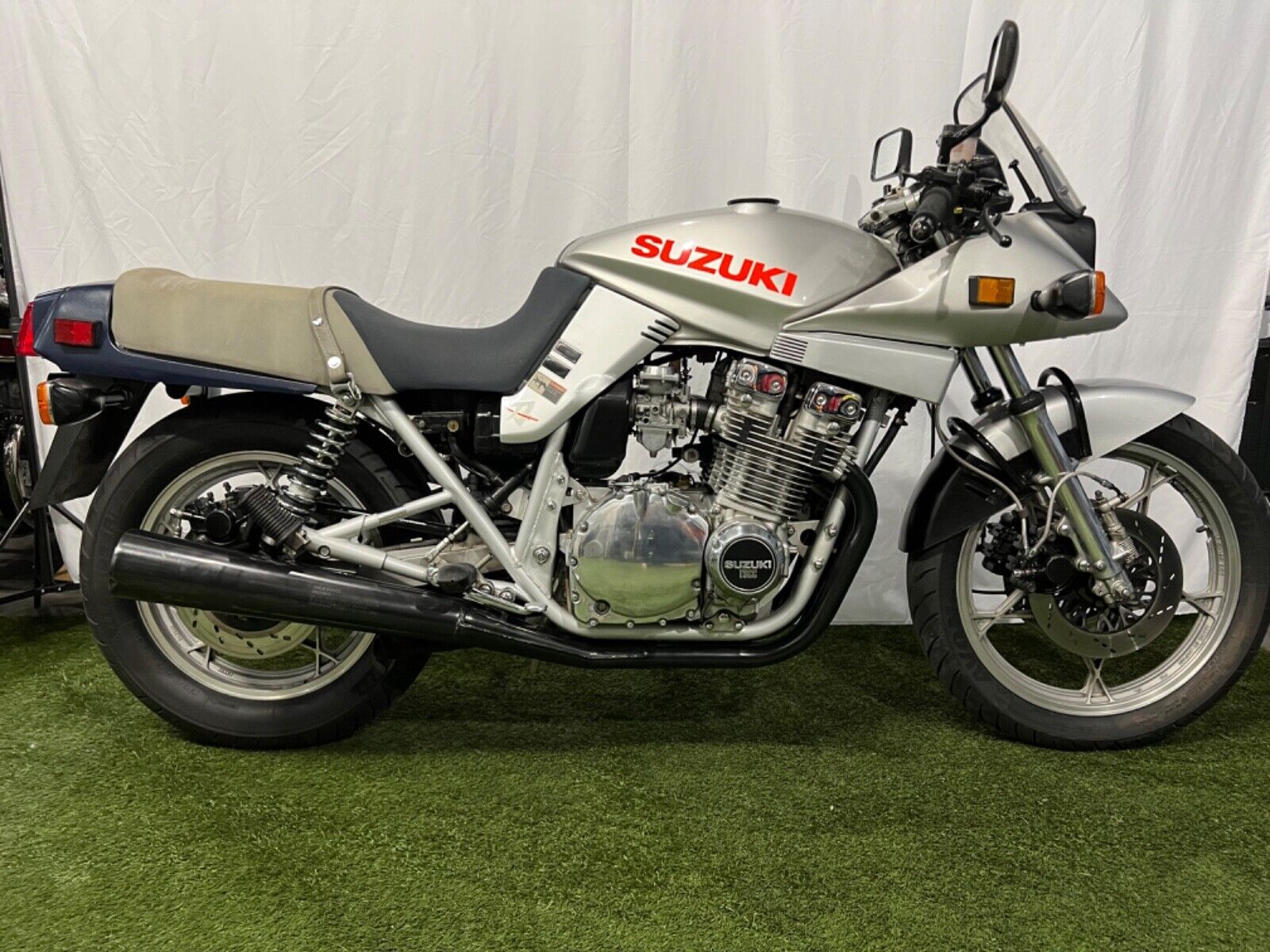 Suzuki-GSX-Katana-1982-1