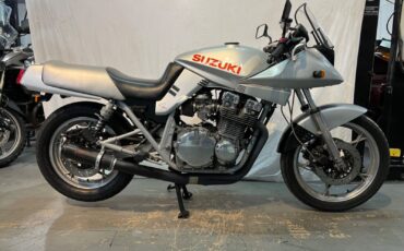 Suzuki-GSX-Katana-1982-1