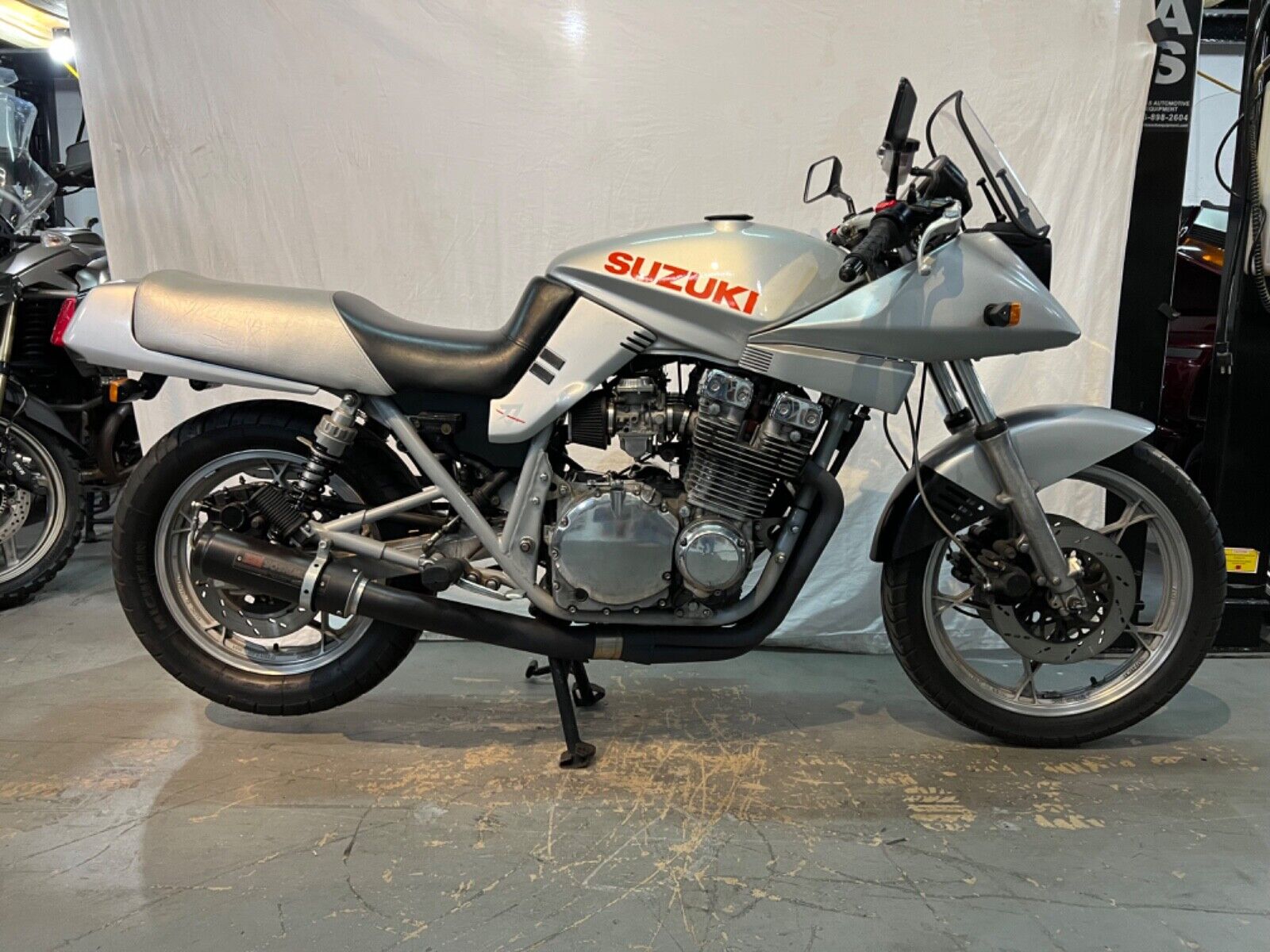 Suzuki-GSX-Katana-1982-1
