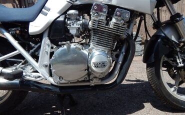 Suzuki-GSX-Katana-1982-13
