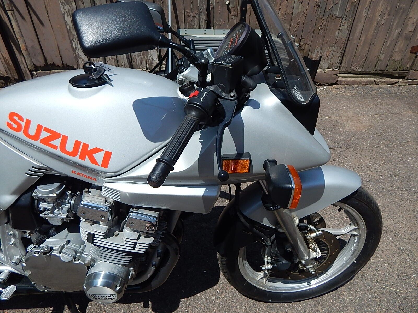 Suzuki-GSX-Katana-1982-14