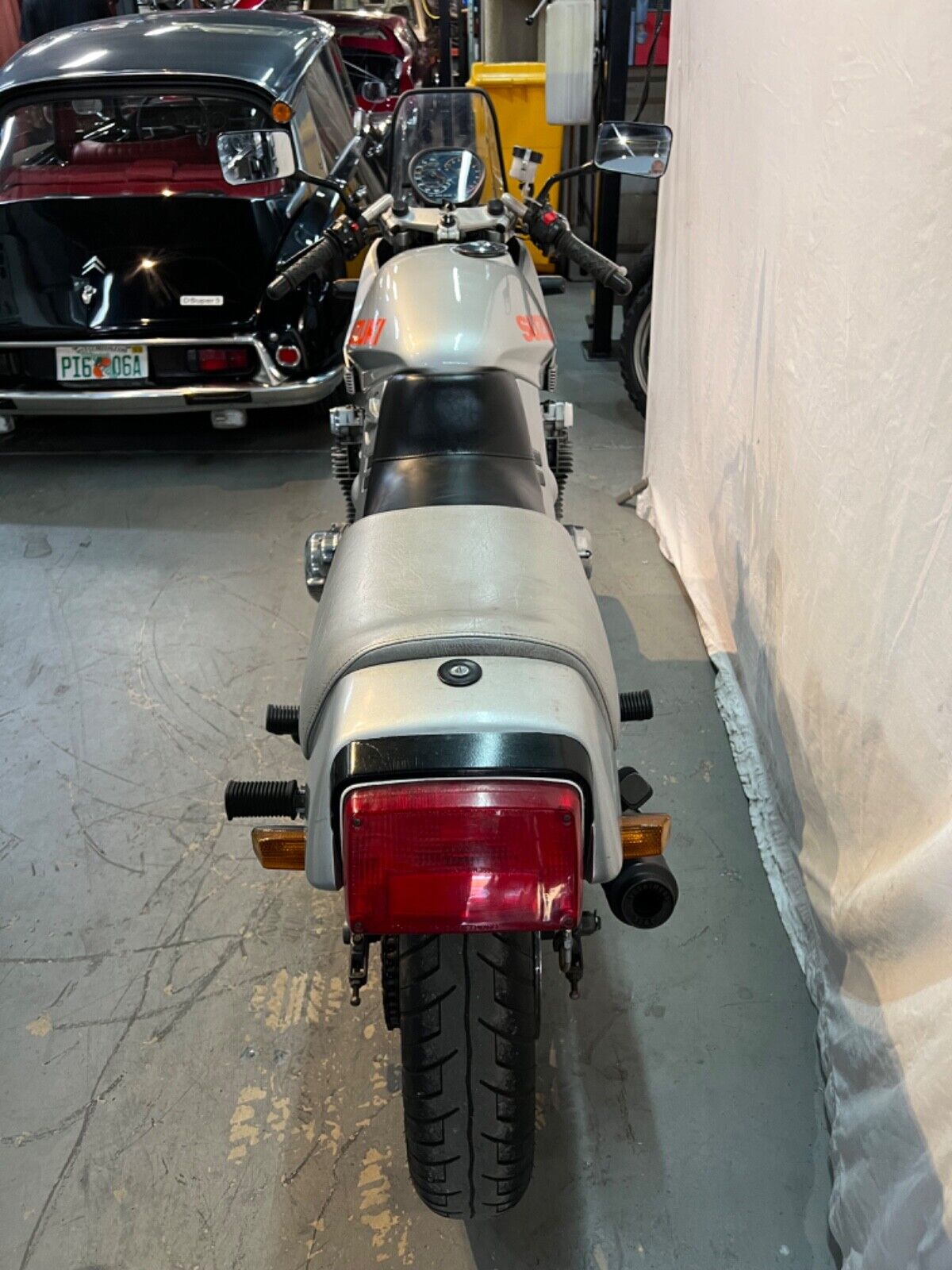 Suzuki-GSX-Katana-1982-14