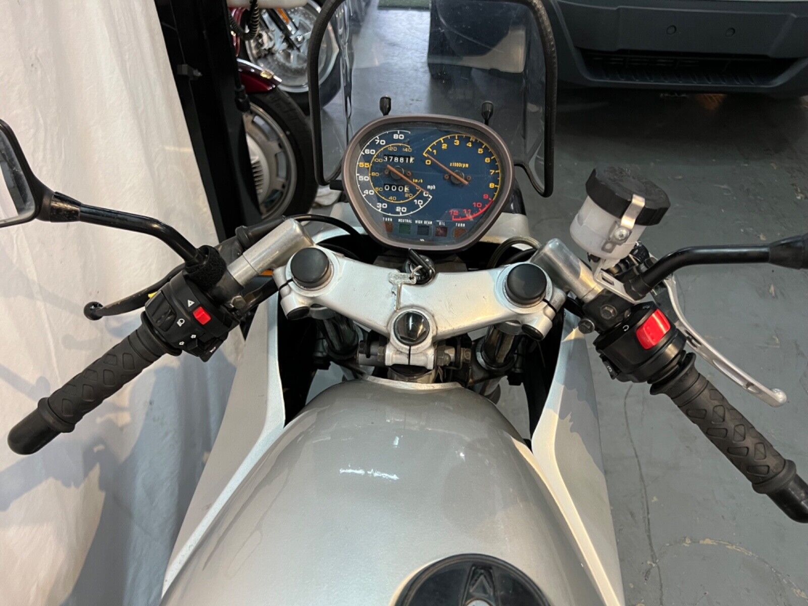 Suzuki-GSX-Katana-1982-15