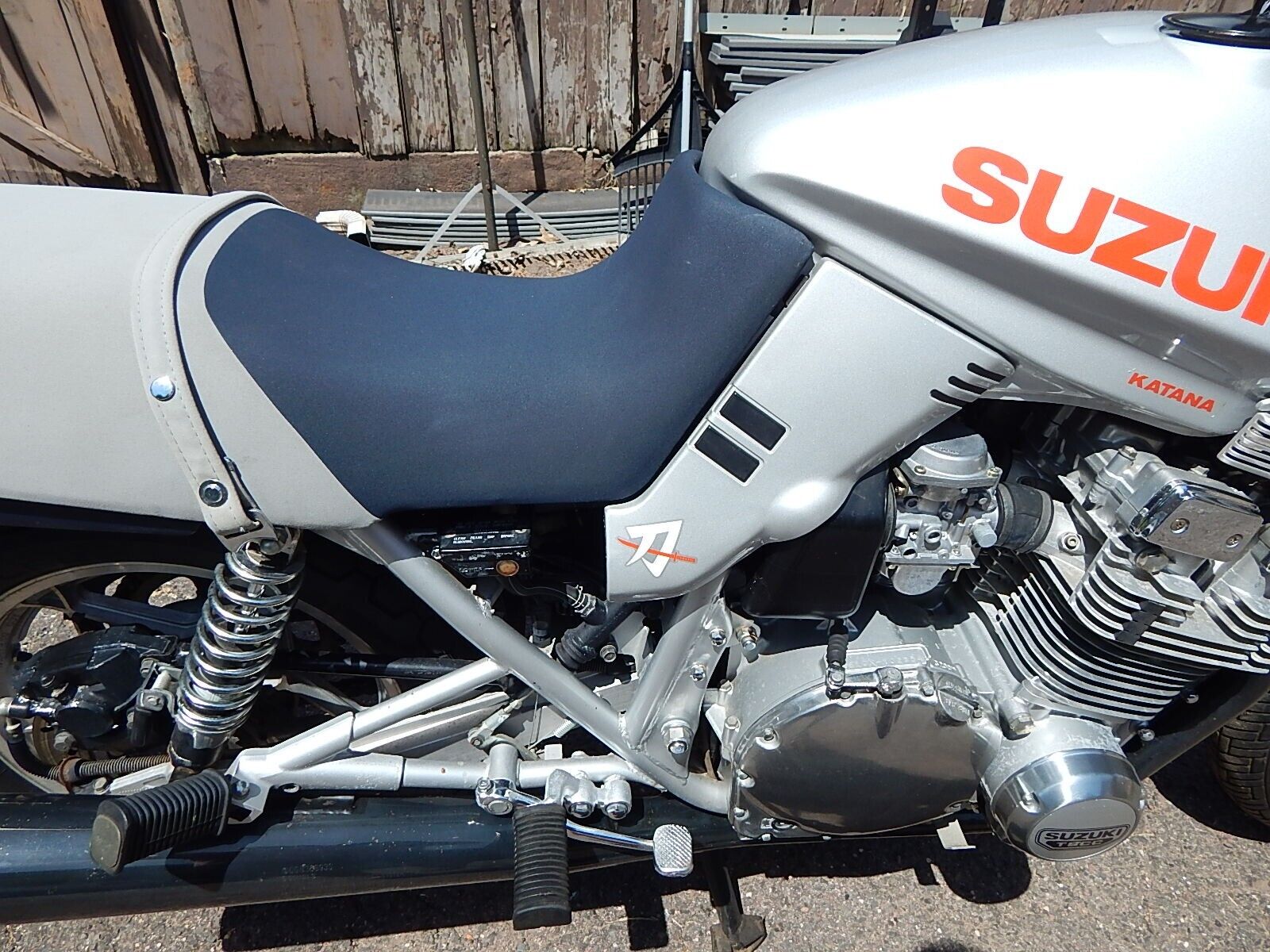 Suzuki-GSX-Katana-1982-16