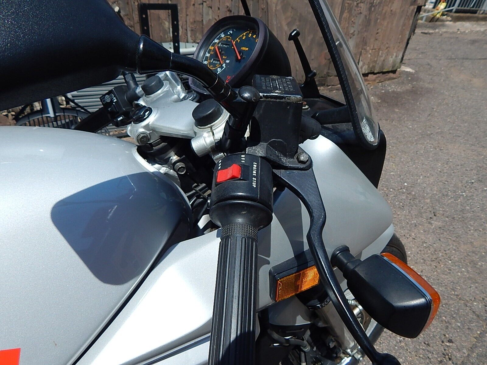 Suzuki-GSX-Katana-1982-19