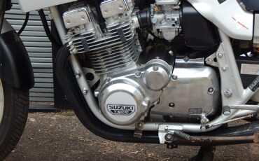Suzuki-GSX-Katana-1982-2