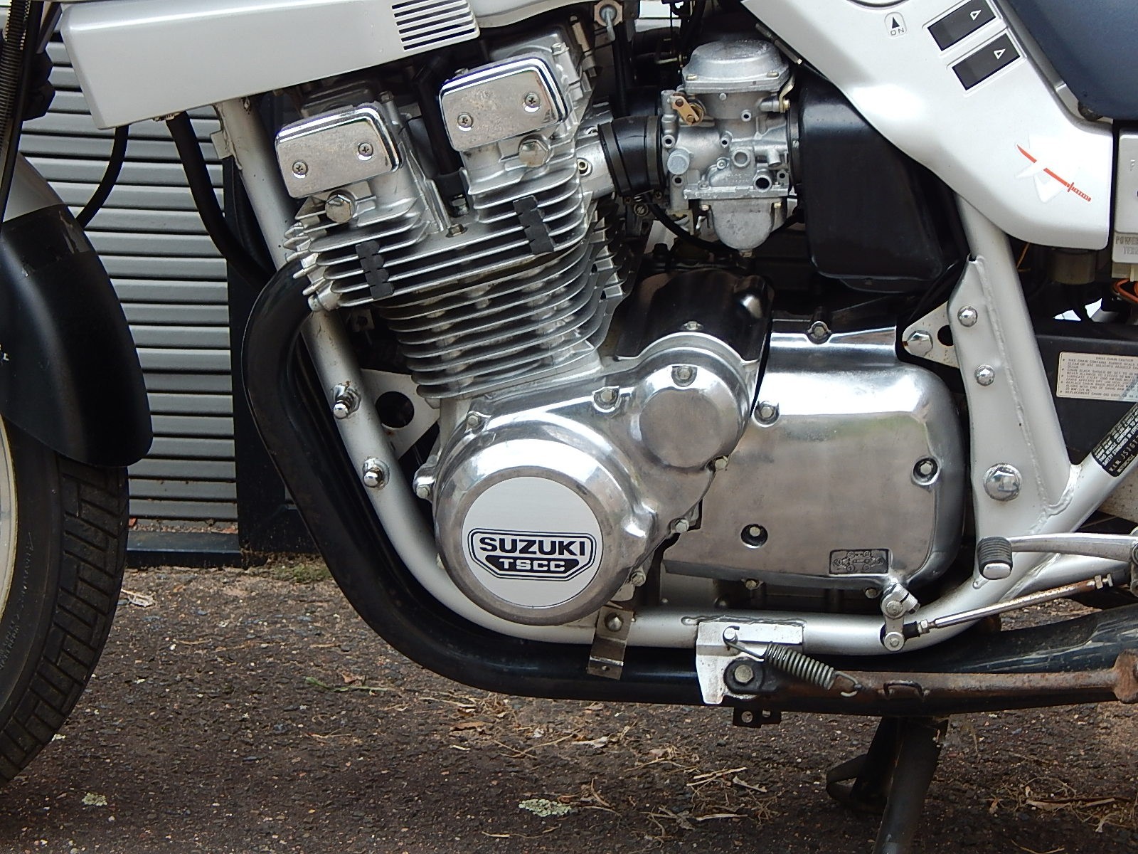 Suzuki-GSX-Katana-1982-2