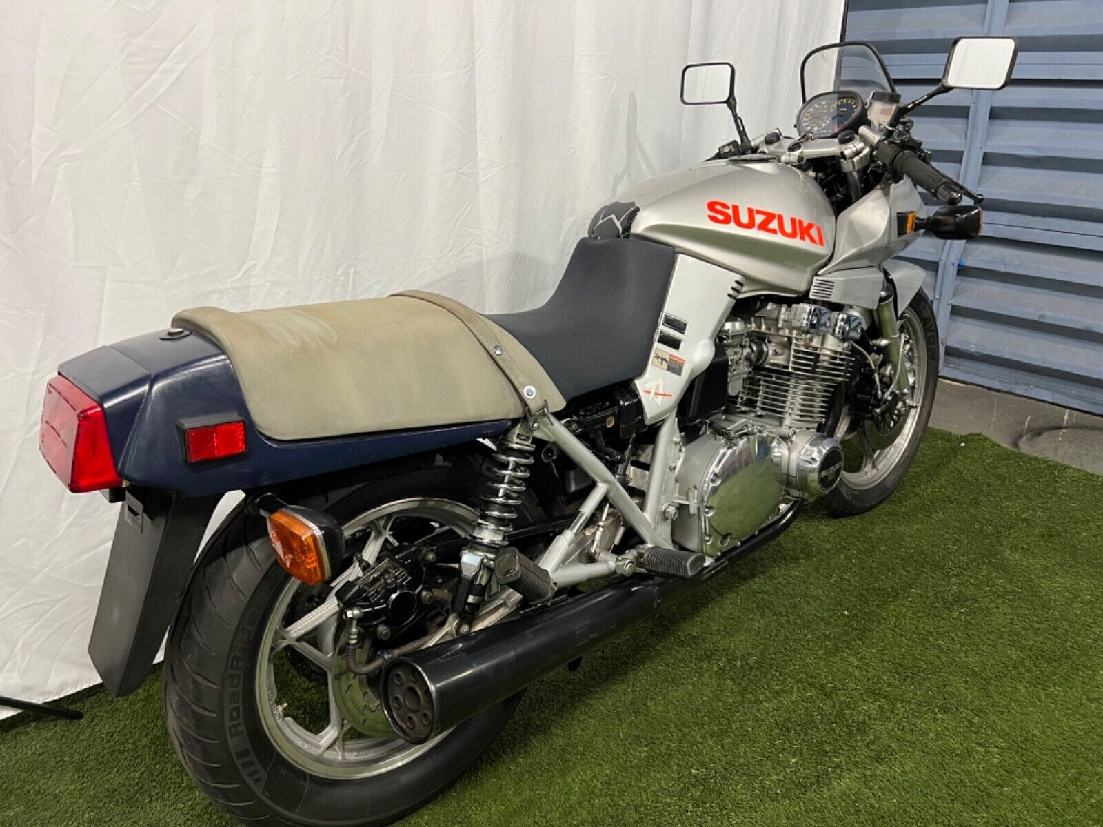 Suzuki-GSX-Katana-1982-2