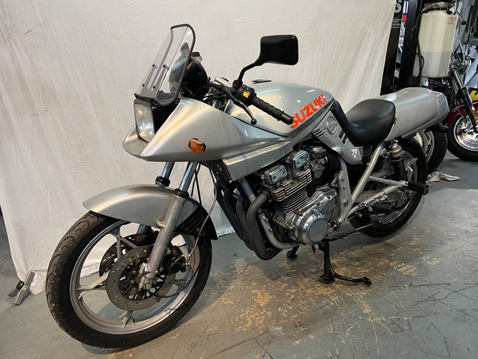 Suzuki-GSX-Katana-1982-2