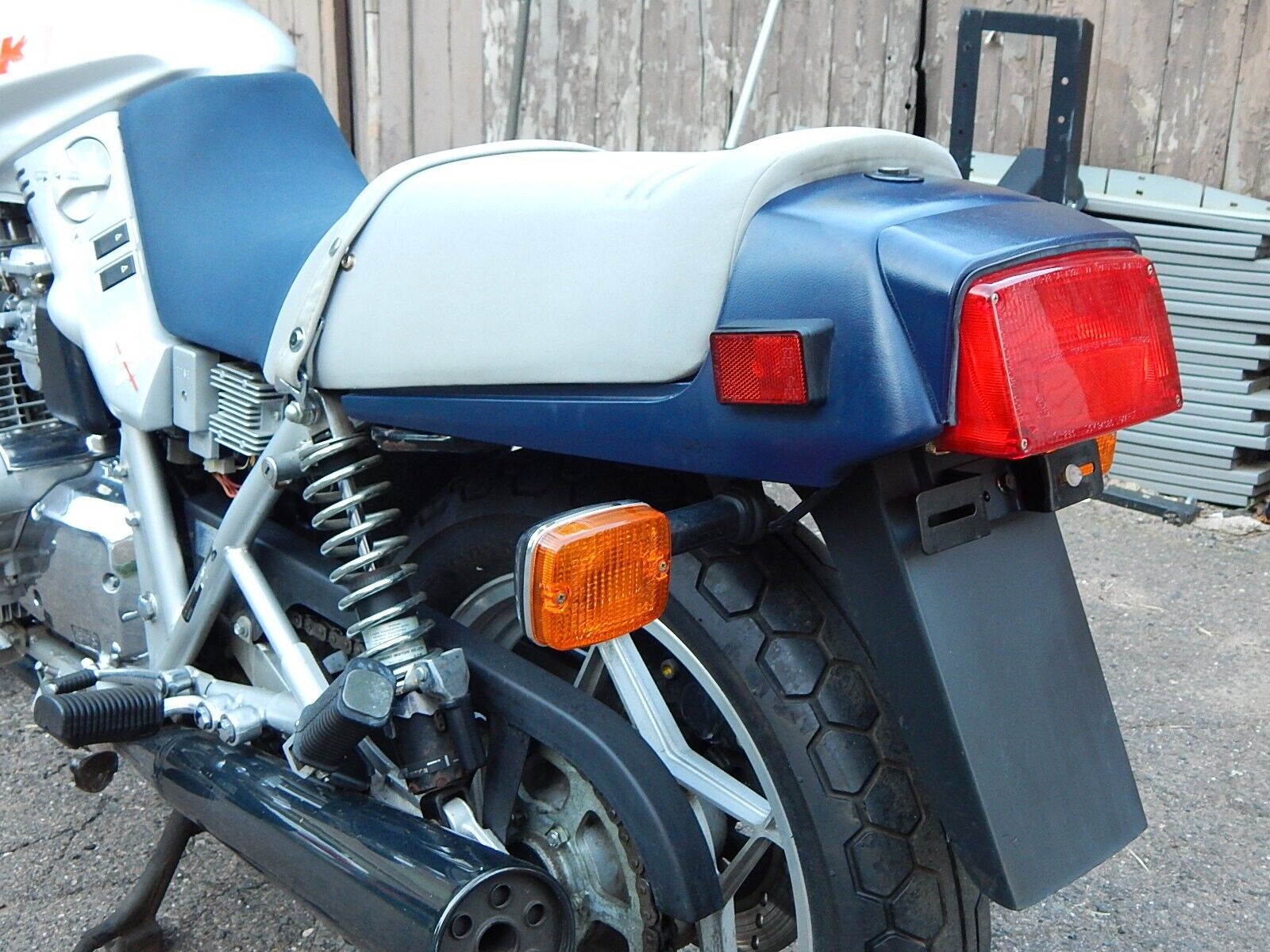 Suzuki-GSX-Katana-1982-23