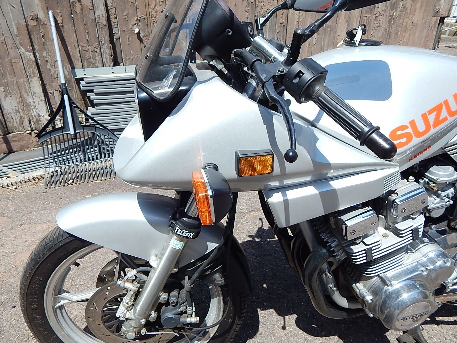 Suzuki-GSX-Katana-1982-25
