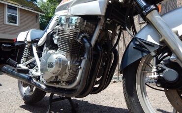 Suzuki-GSX-Katana-1982-28