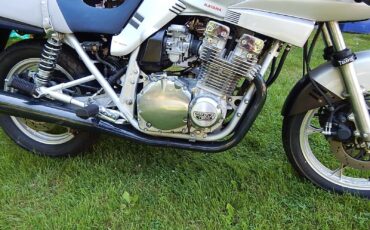 Suzuki-GSX-Katana-1982-35