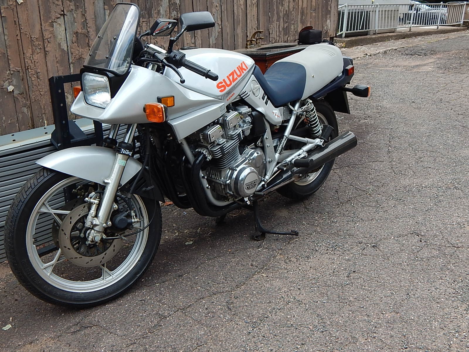 Suzuki-GSX-Katana-1982-39