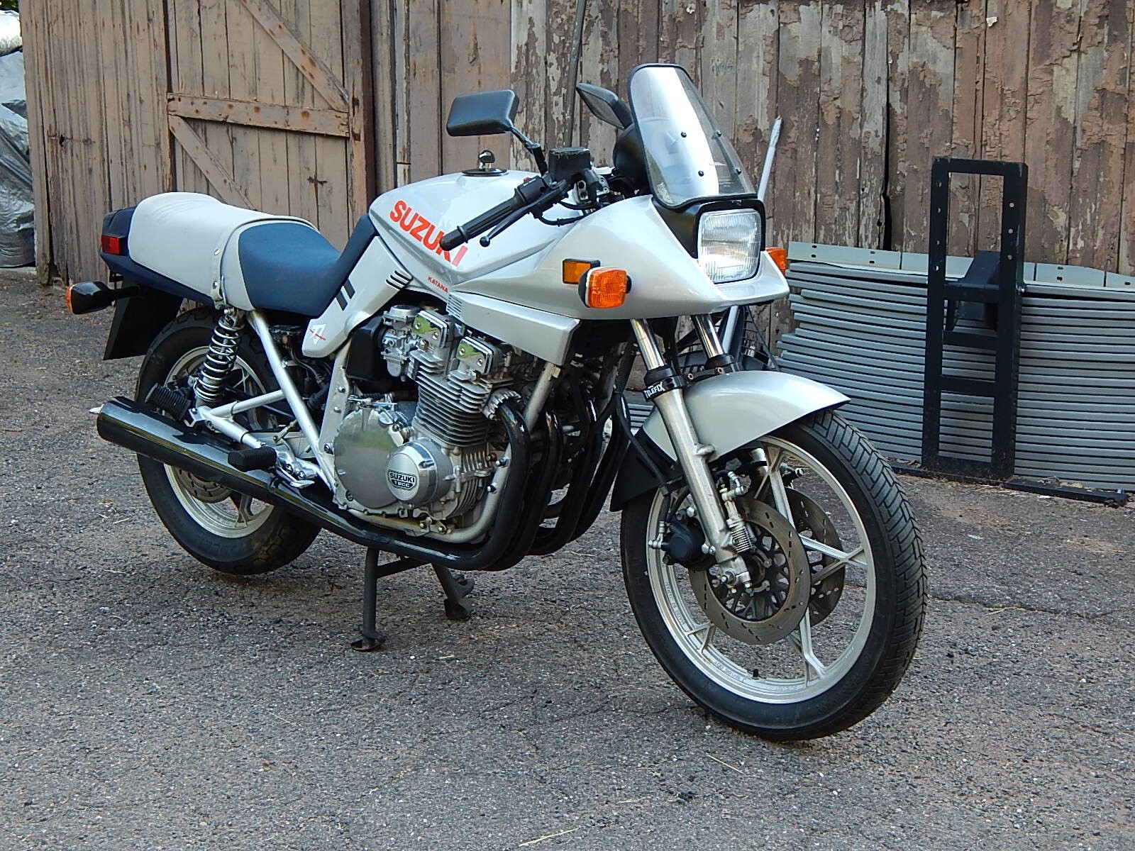 Suzuki-GSX-Katana-1982-4