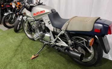 Suzuki-GSX-Katana-1982-4