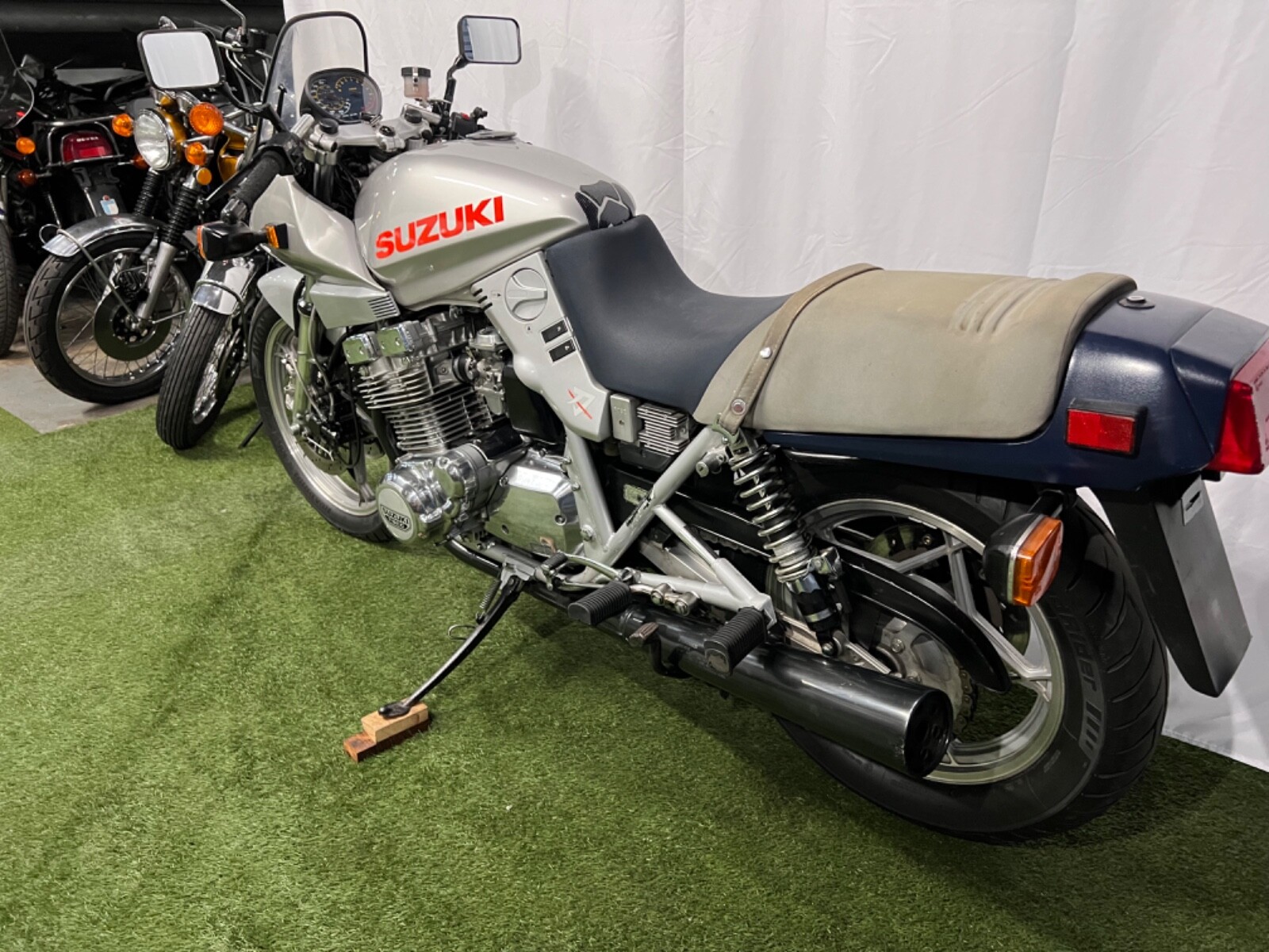 Suzuki-GSX-Katana-1982-4