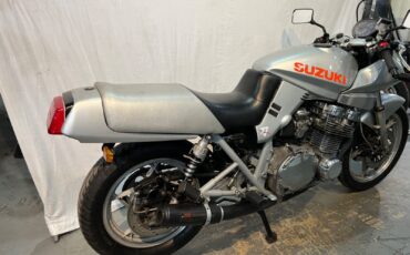 Suzuki-GSX-Katana-1982-4