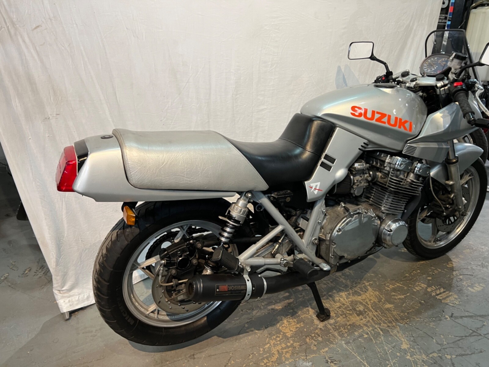 Suzuki-GSX-Katana-1982-4