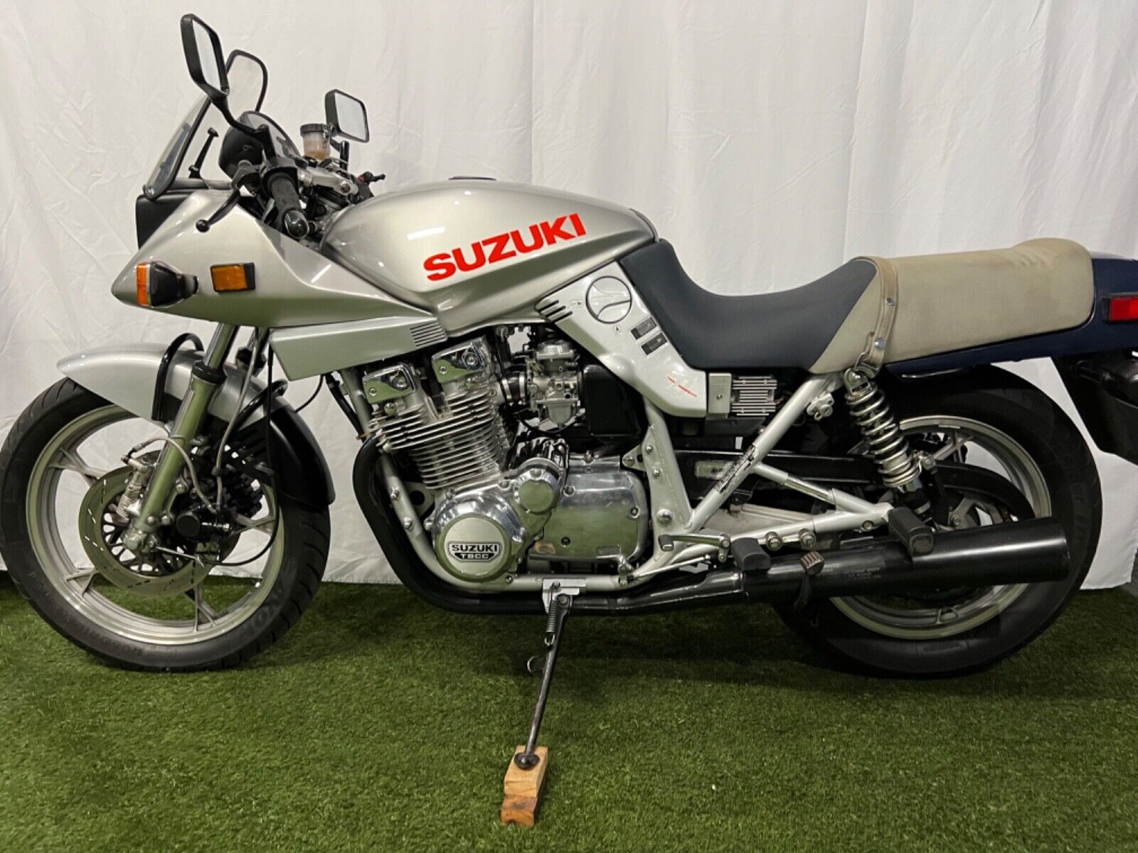 Suzuki-GSX-Katana-1982