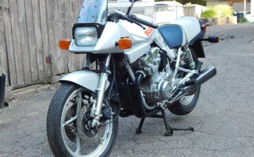 Suzuki-GSX-Katana-1982-5