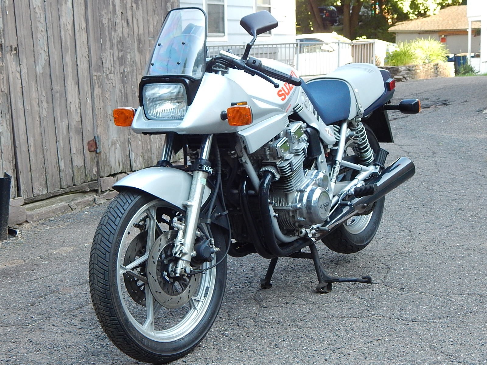 Suzuki-GSX-Katana-1982-5