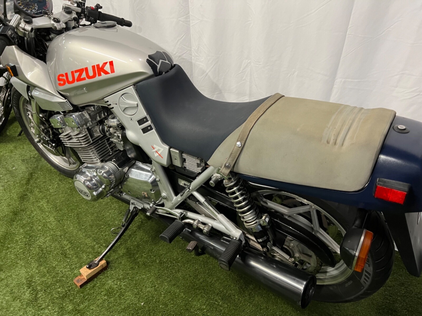 Suzuki-GSX-Katana-1982-6