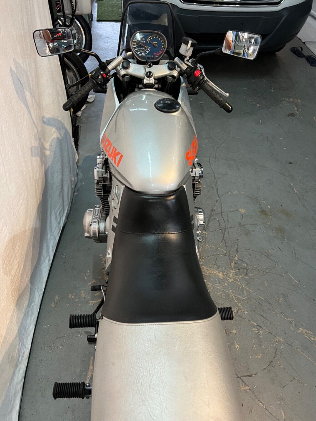 Suzuki-GSX-Katana-1982-9