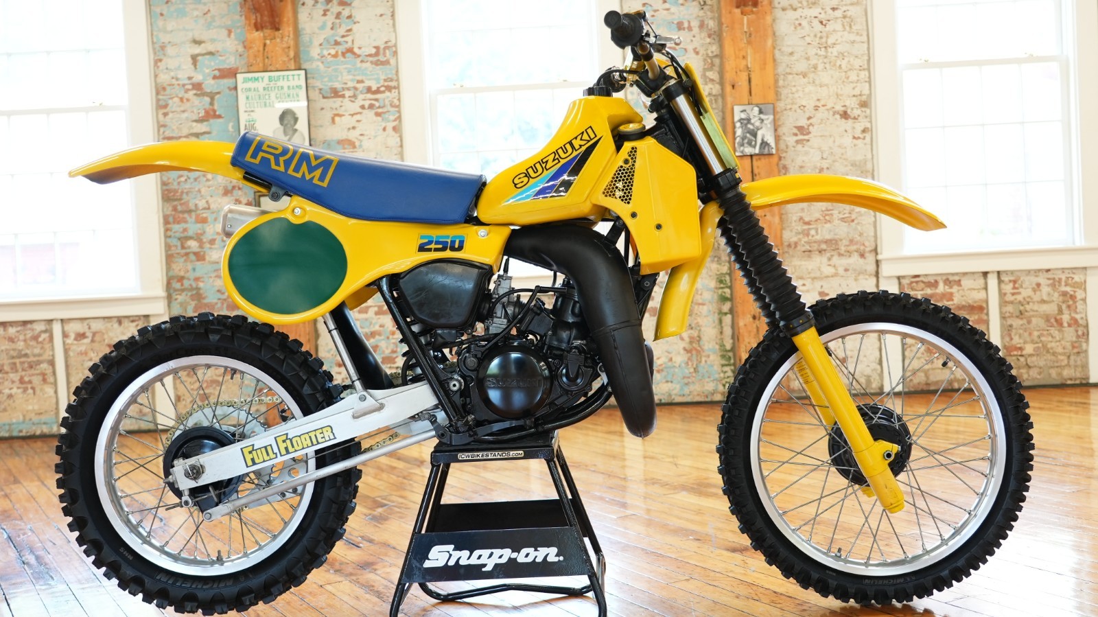 Suzuki-RM250-1983-1