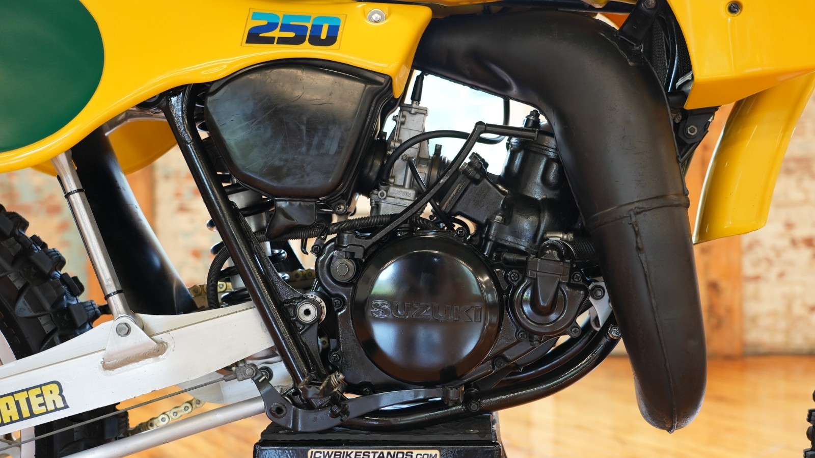 Suzuki-RM250-1983-14