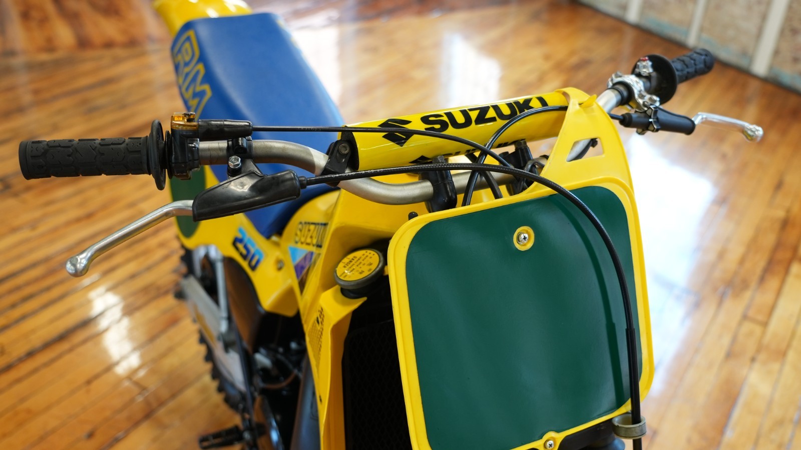Suzuki-RM250-1983-24