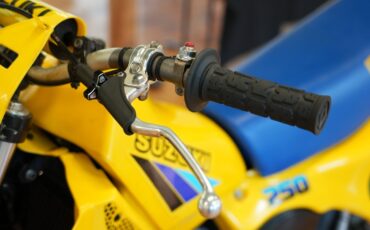 Suzuki-RM250-1983-25