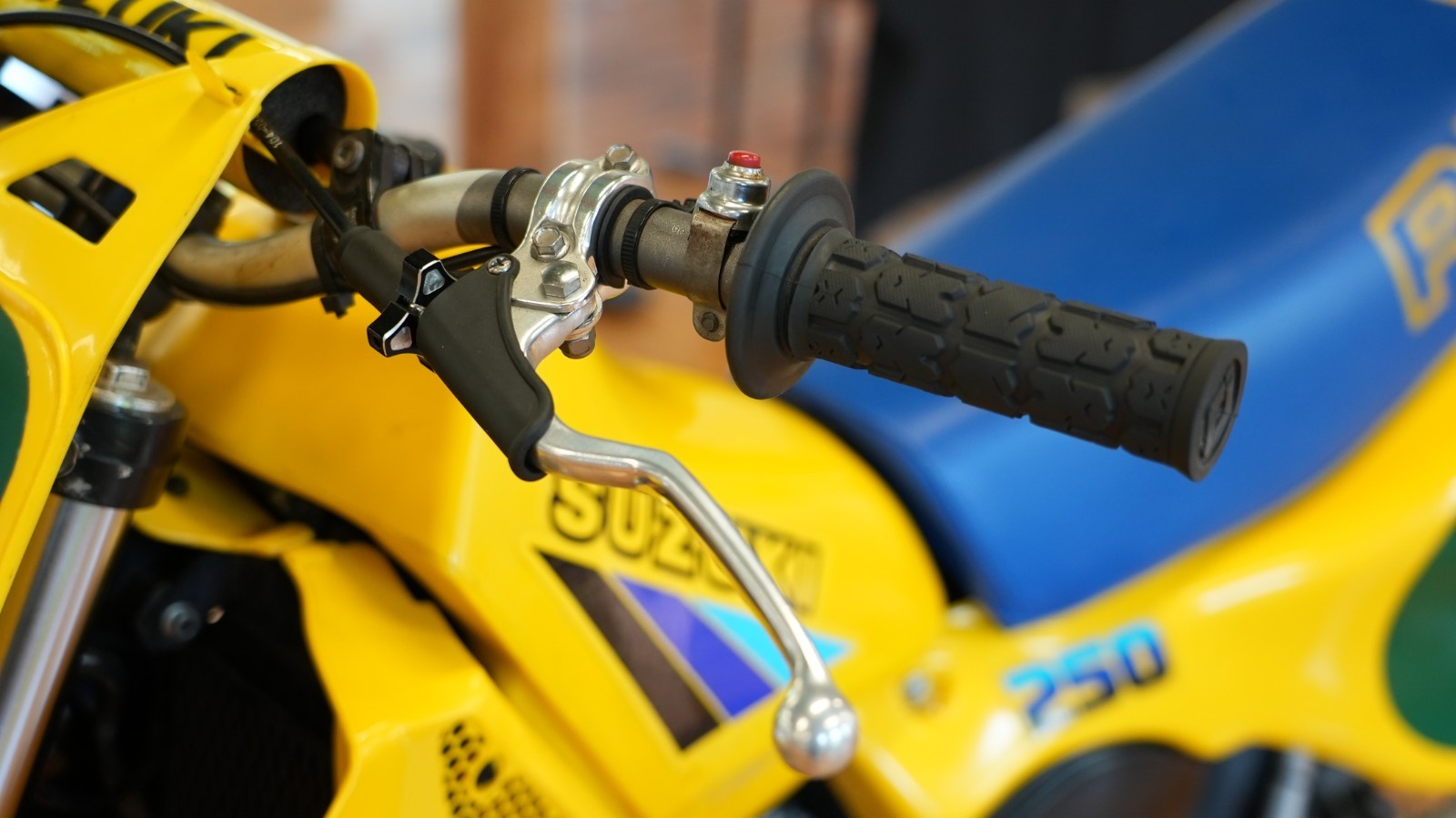 Suzuki-RM250-1983-25