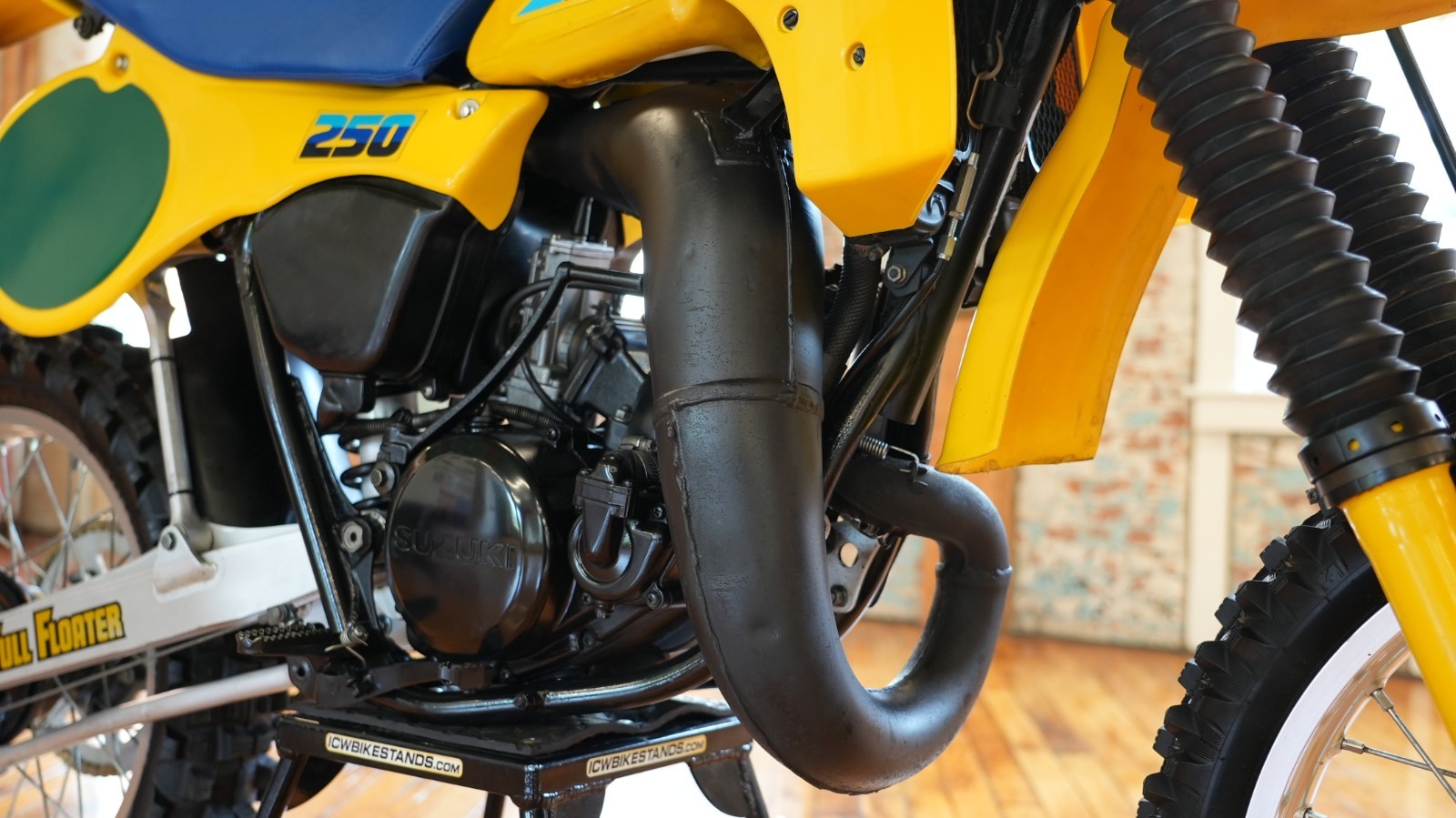 Suzuki-RM250-1983-31