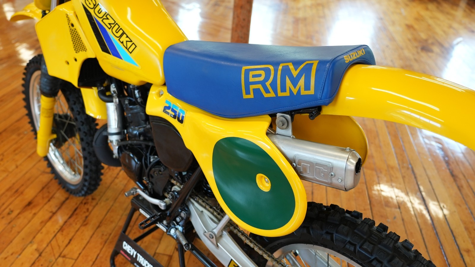 Suzuki-RM250-1983-33