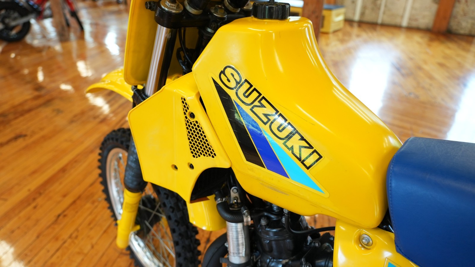 Suzuki-RM250-1983-34